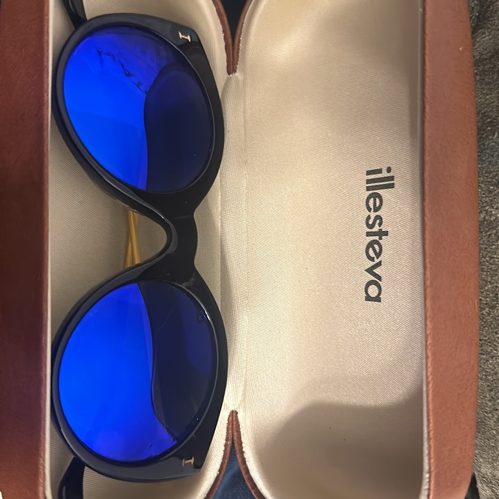 polarized blue illesteva glasses USED